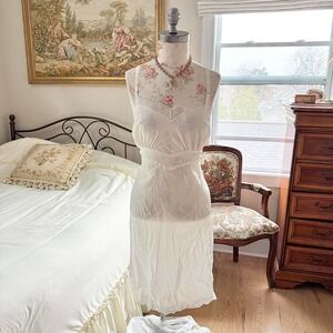 white lace slip dress   70s barbizon white slip fits like a medium